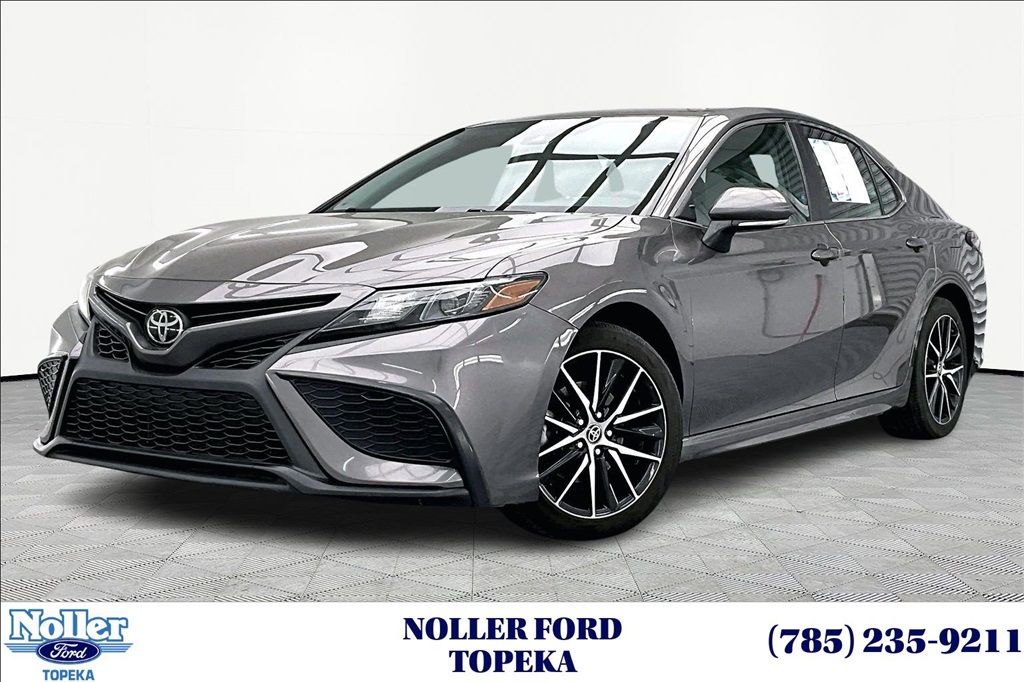 2022 Toyota Camry SE Nightshade's photo