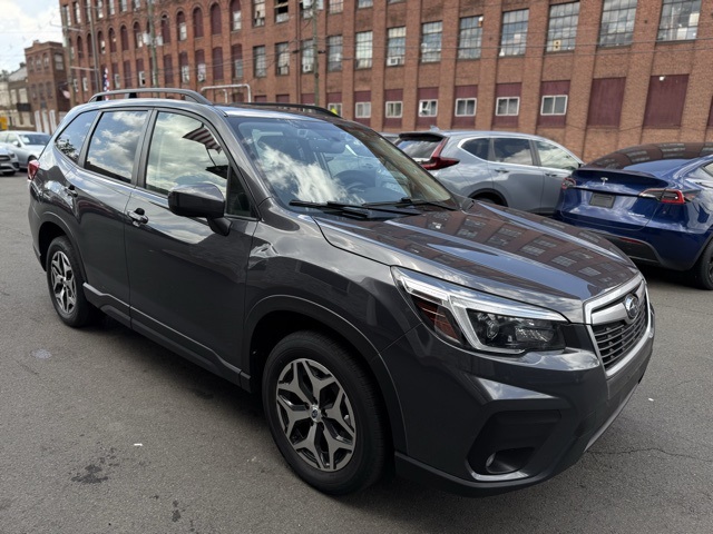 2021 Subaru Forester Premium photo 2