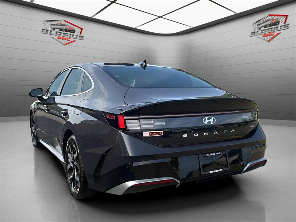 2024 Hyundai Sonata SEL photo 3