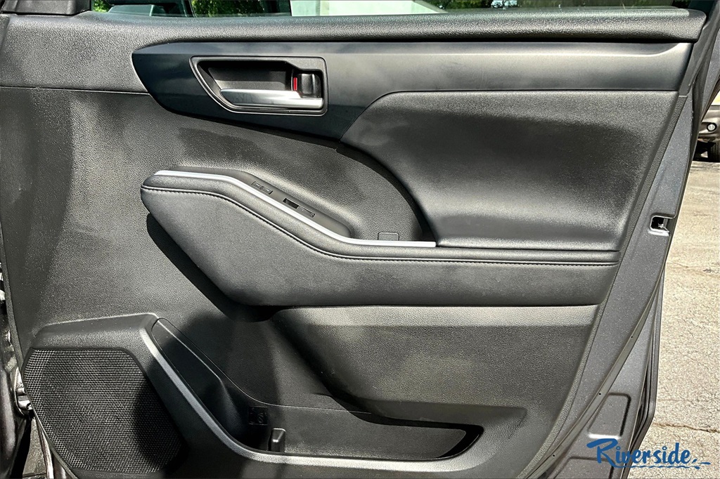 2023 Toyota Highlander XLE photo 22