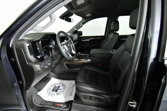 2024 Chevrolet Silverado 1500 RST photo 4