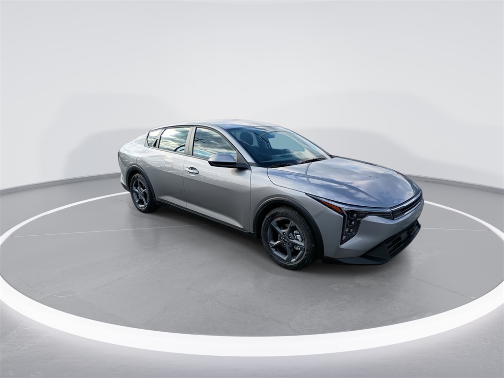 2025 Kia K4 LXS photo 2