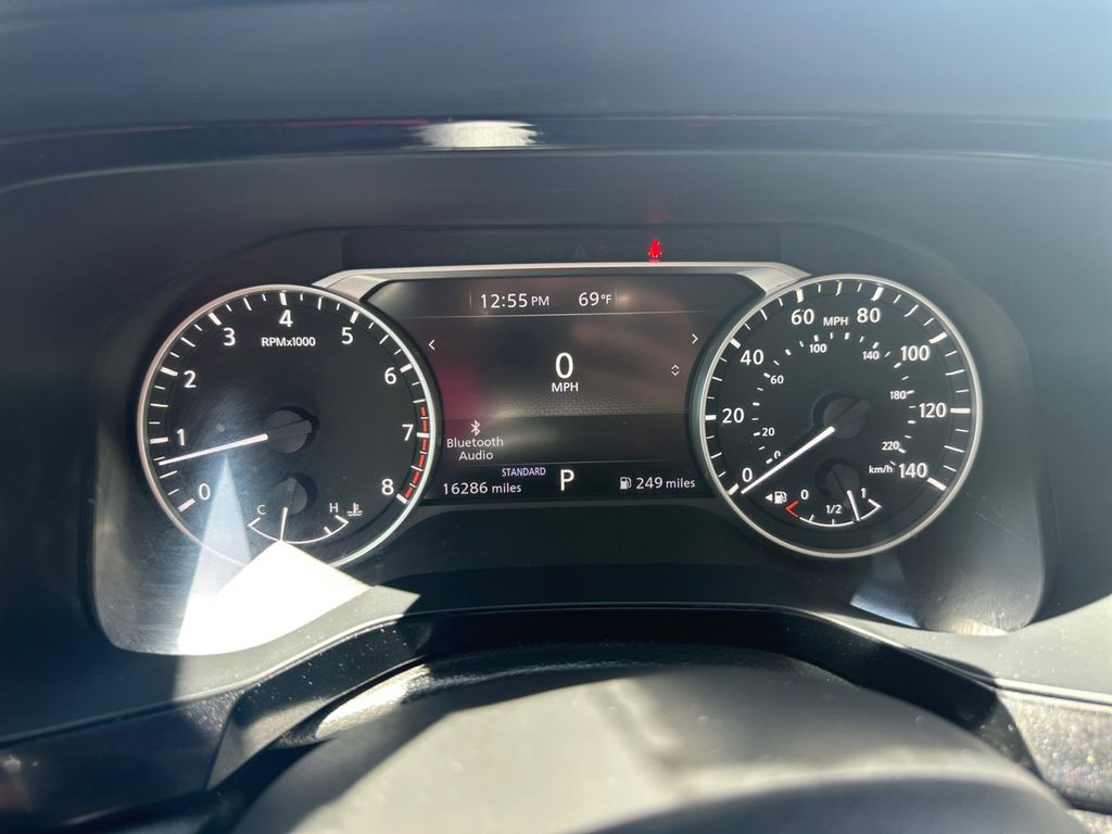 2023 Nissan Pathfinder SV photo 5