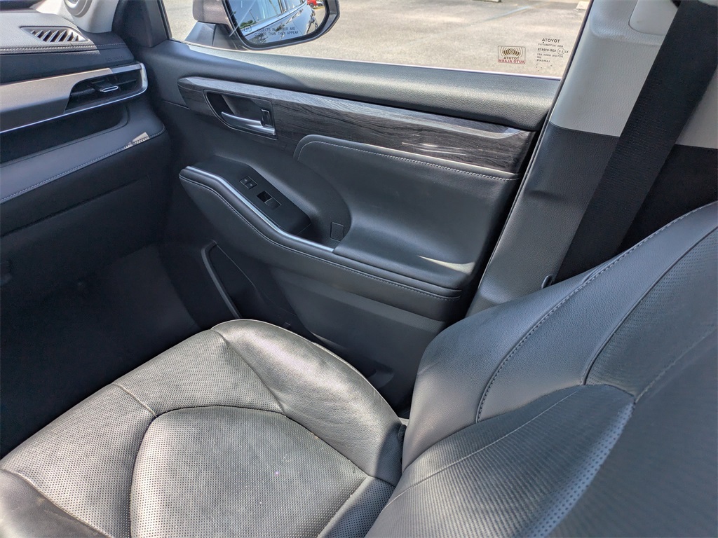 2020 Toyota Highlander Limited photo 17