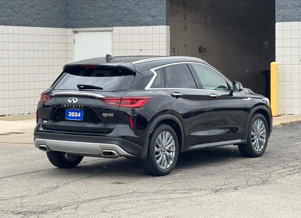 2024 Infiniti QX50 Luxe AWD photo 4