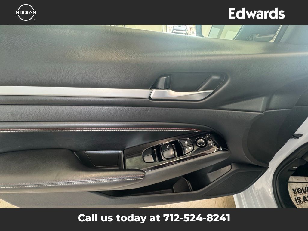 2023 Nissan Altima 2.5 SR photo 14