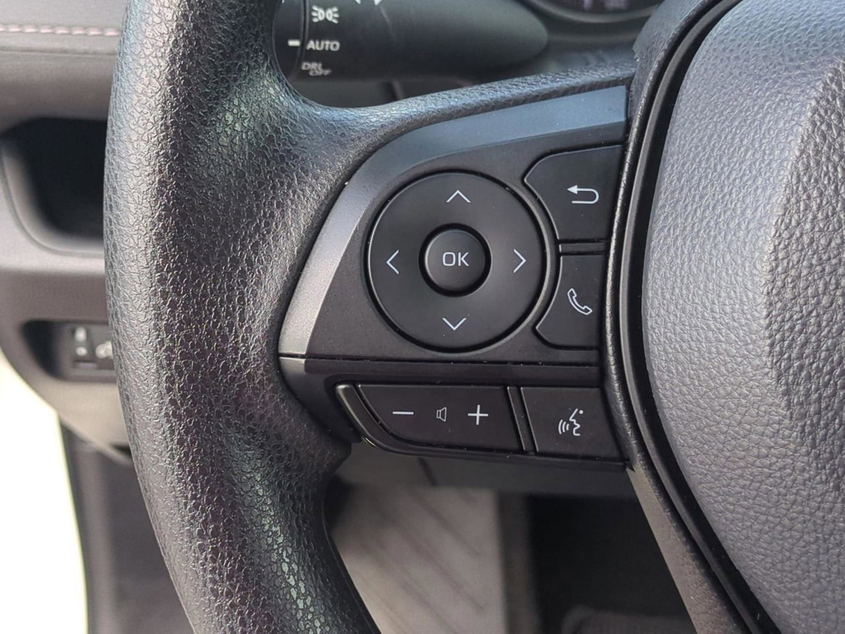 2024 Toyota RAV4 XLE photo 25