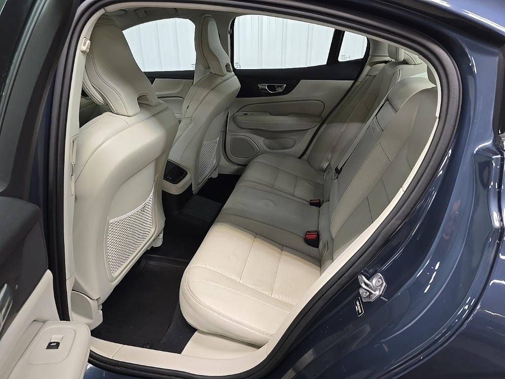 2019 Volvo S60 T8 Inscription photo 30