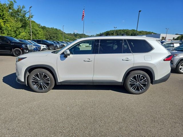 2024 Toyota Highlander Hybrid Platinum photo 2