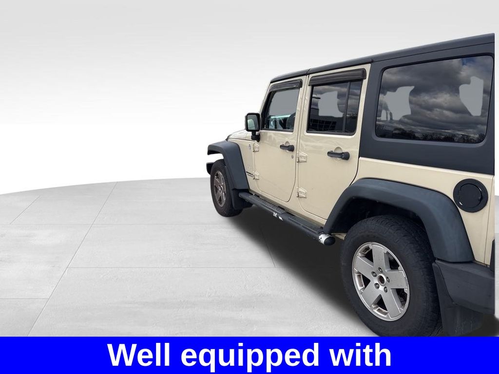 2011 Jeep Wrangler Unlimited Sahara photo 3