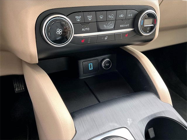2020 Ford Escape SEL photo 25