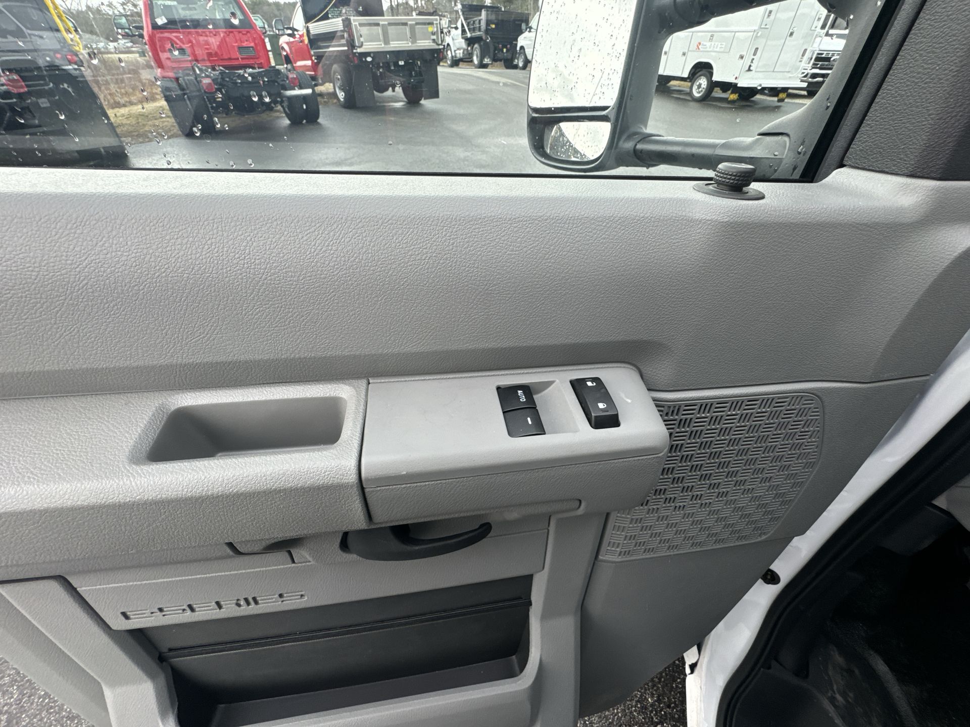 2026 Ford E-350 Base photo 5