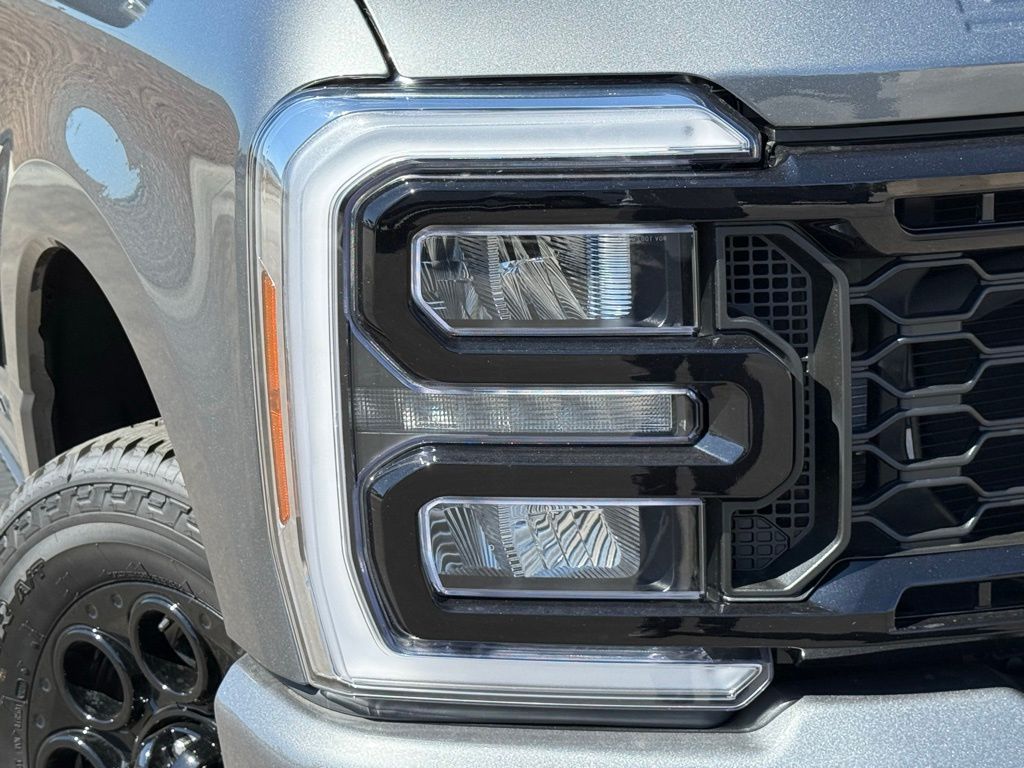 2026 Ford F-250 Lariat photo 3