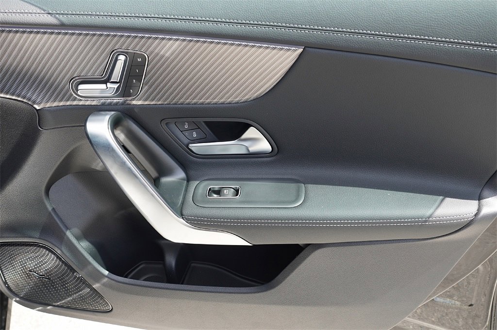 2025 Mercedes Benz CLA 250 photo 10