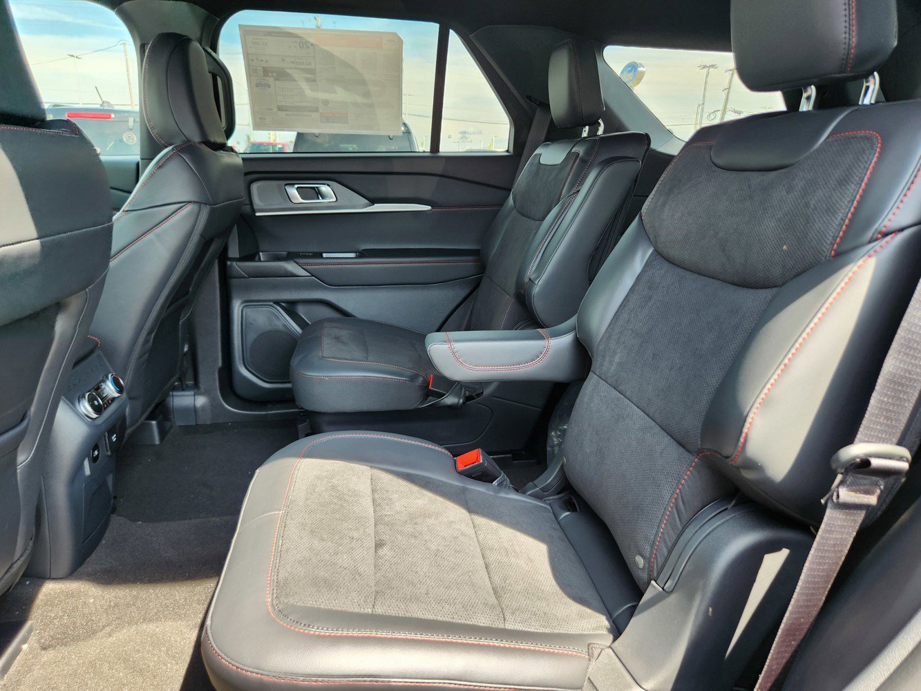2025 Ford Explorer ST photo 18