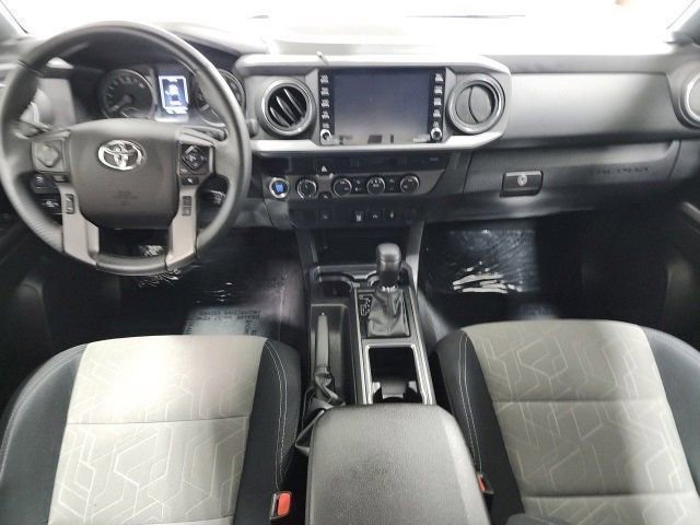 2022 Toyota Tacoma TRD Off-Road photo 2