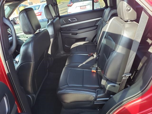 2018 Ford Explorer XLT photo 9