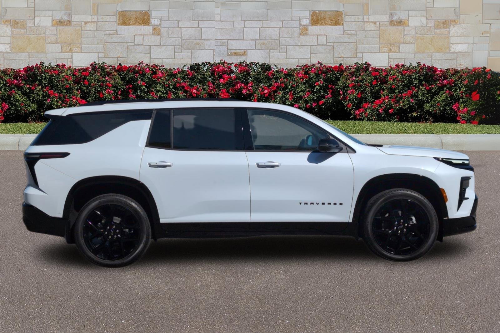 2026 Chevrolet Traverse RS photo 2