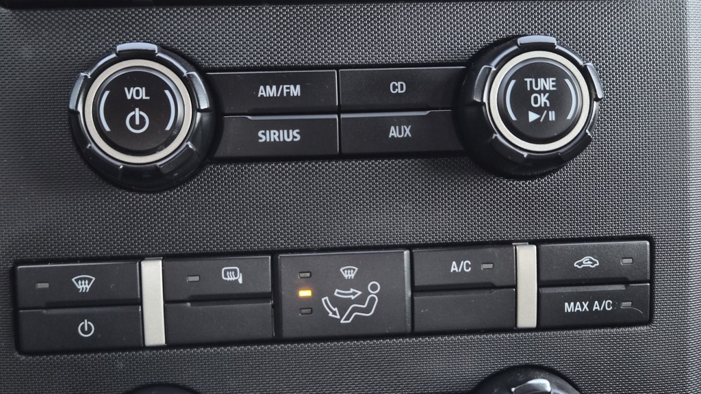 2012 Ford F-150 XLT photo 23