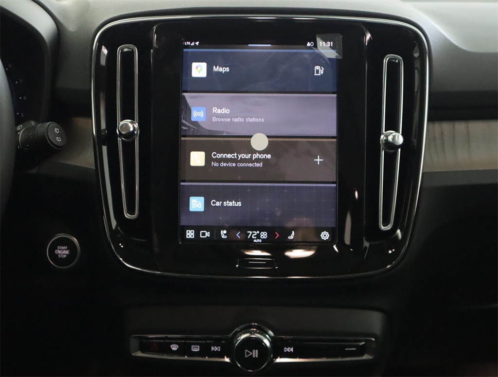 2025 Volvo XC40 Core photo 4