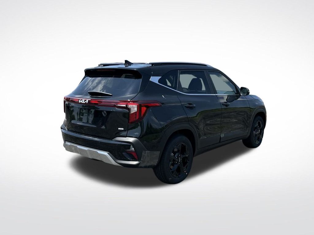 2026 Kia Seltos EX photo 3