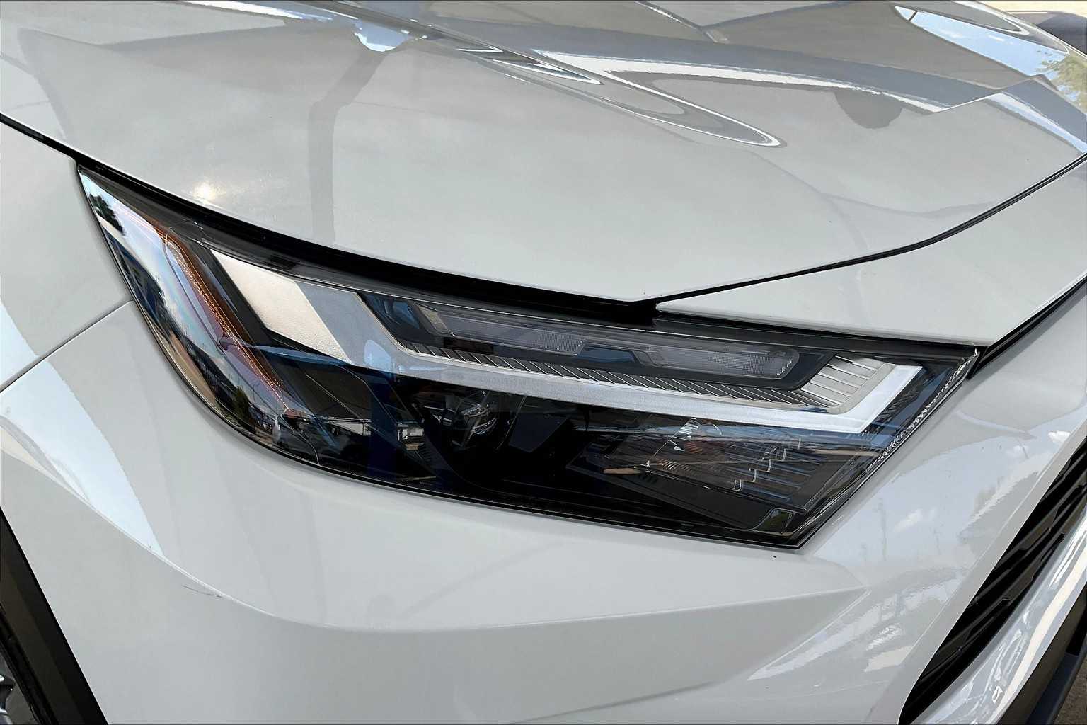 2024 Toyota RAV4 XLE photo 25