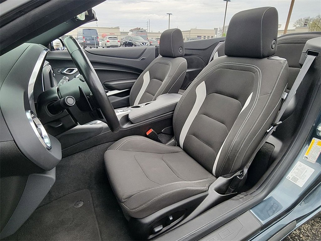 2023 Chevrolet Camaro 1LT photo 9