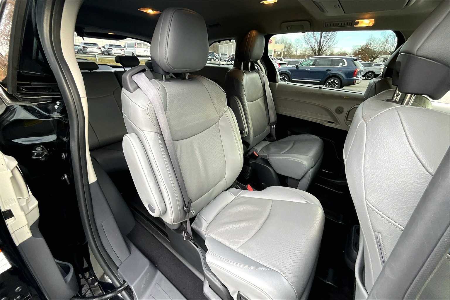 2024 Toyota Sienna Limited photo 19