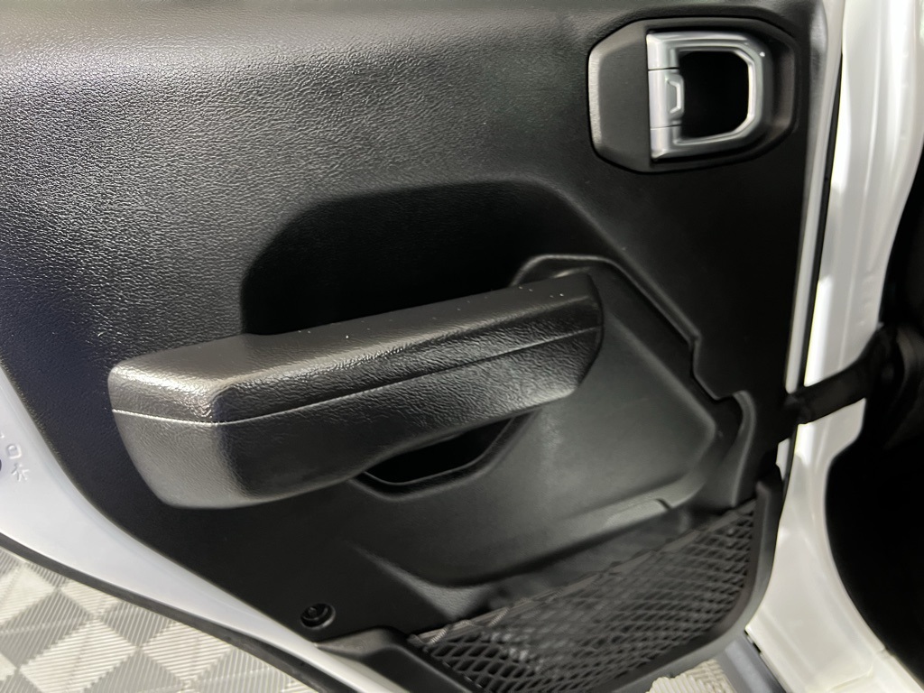 2023 Jeep Wrangler Rubicon photo 23