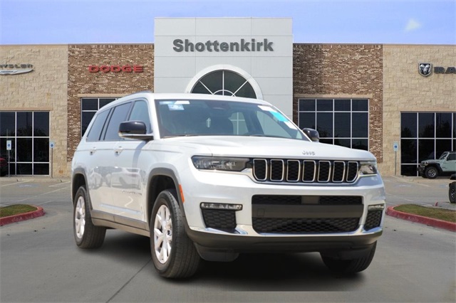 2022 Jeep Grand Cherokee Limited photo 2