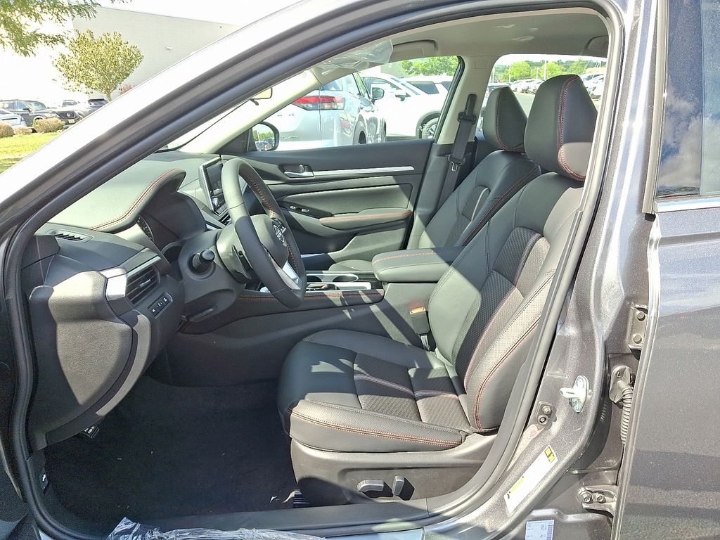 2025 Nissan Altima 2.5 SR photo 6