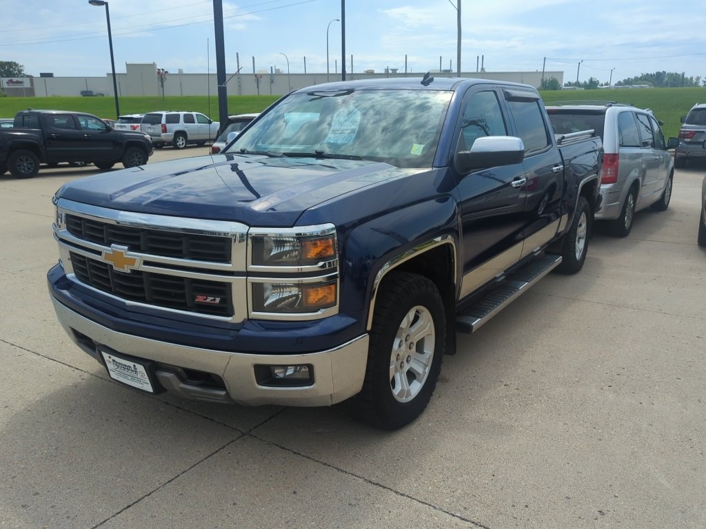 Used 2014 Chevrolet Silverado 1500 LT with VIN 3GCUKREC5EG101105 for sale in Spirit Lake, IA