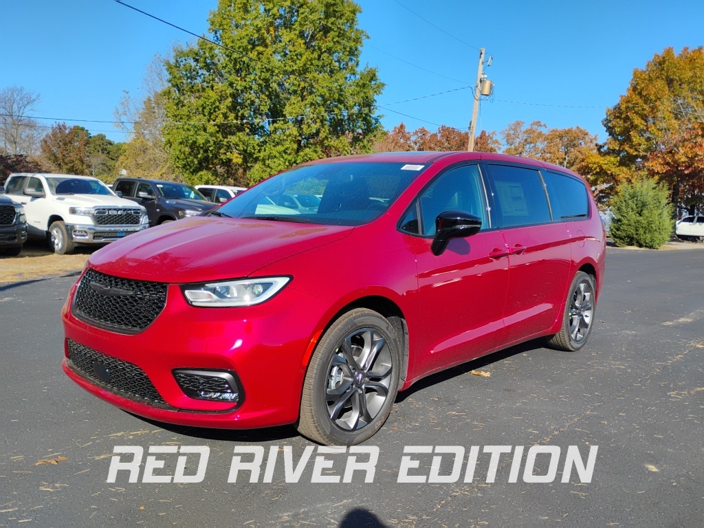 2026 Chrysler Pacifica Select's photo