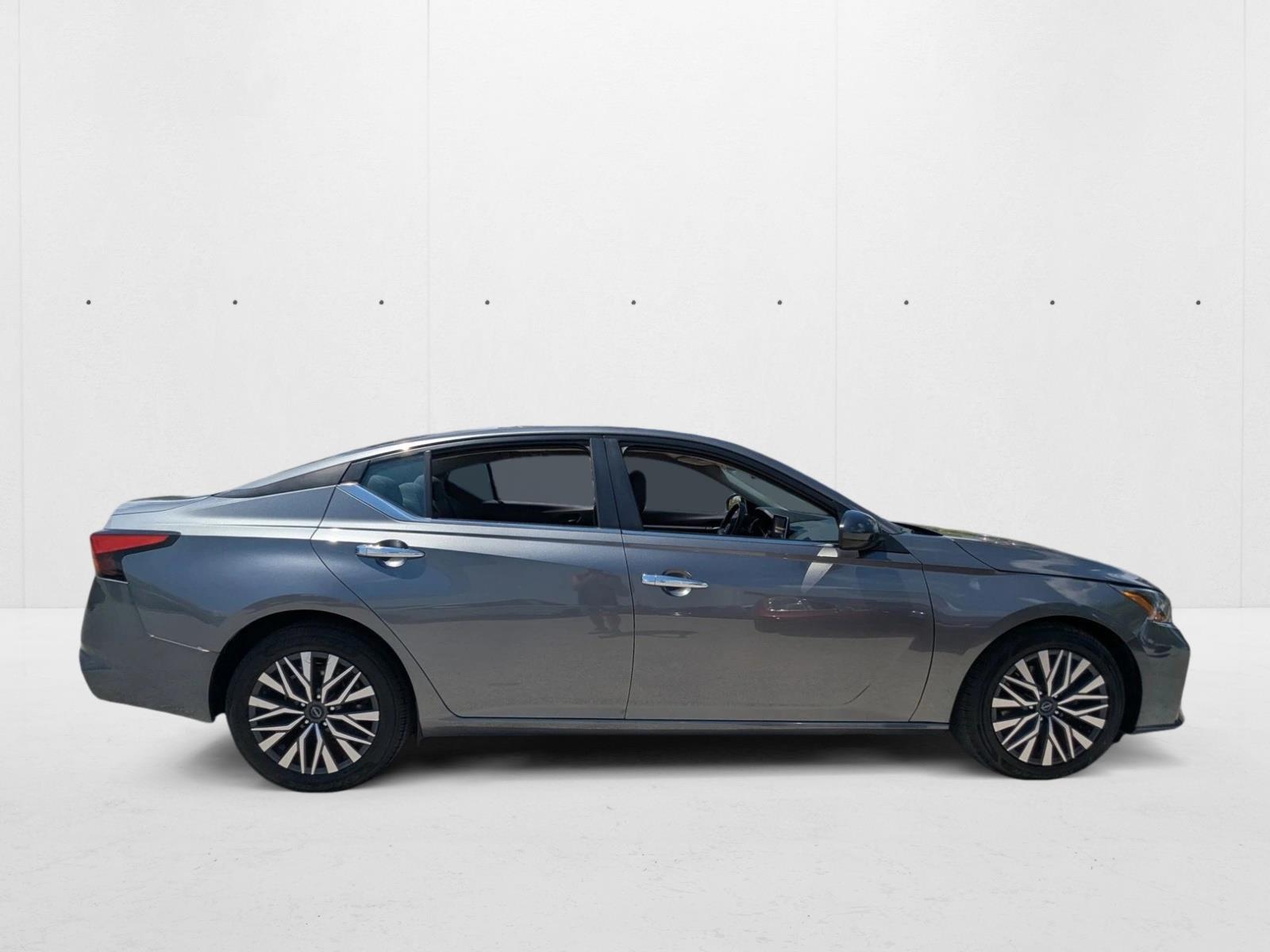 2023 Nissan Altima 2.5 SV photo 4