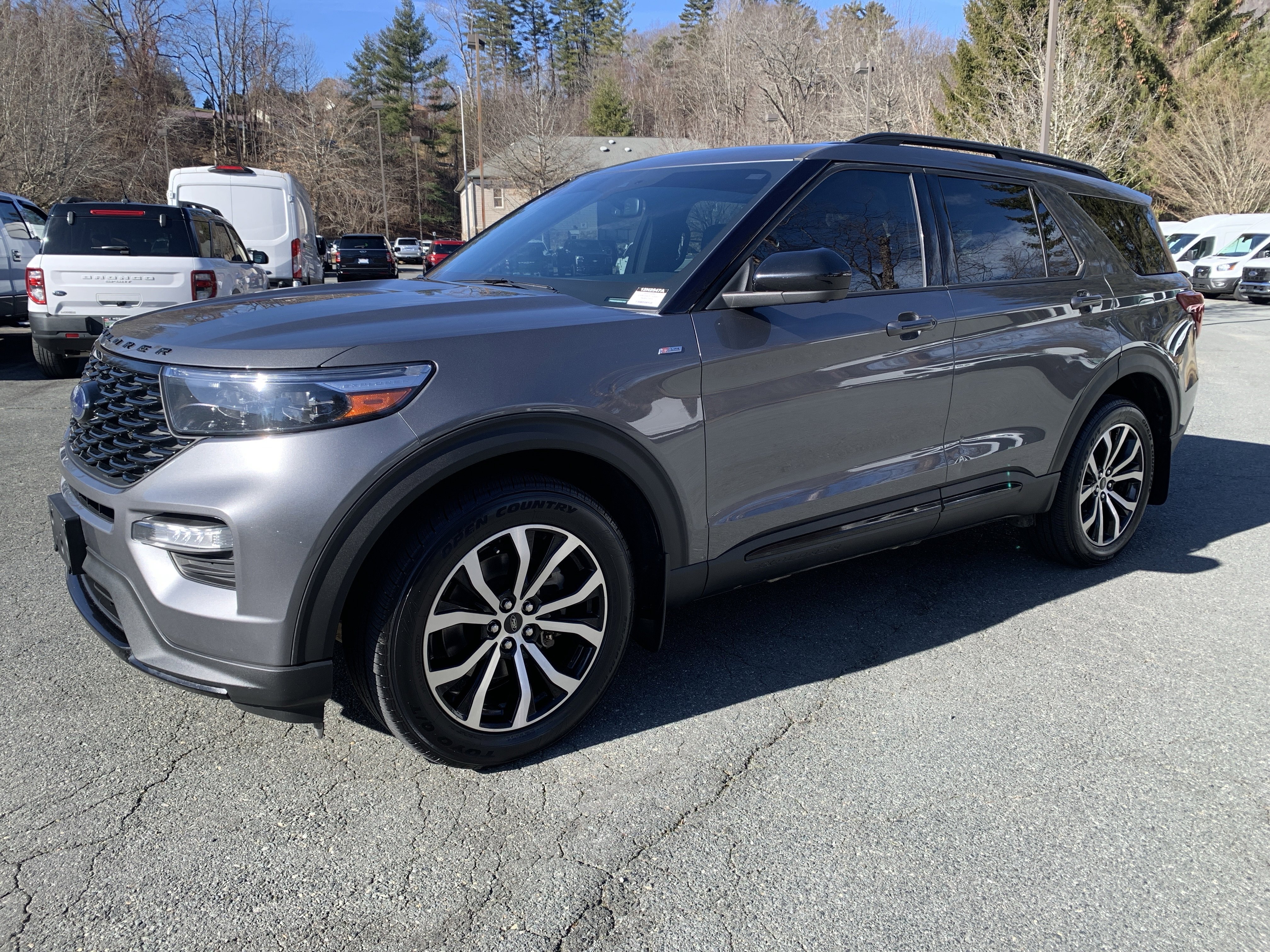 2022 Ford Explorer ST-LINE's photo