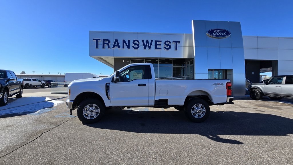 2025 Ford F-350 photo 2