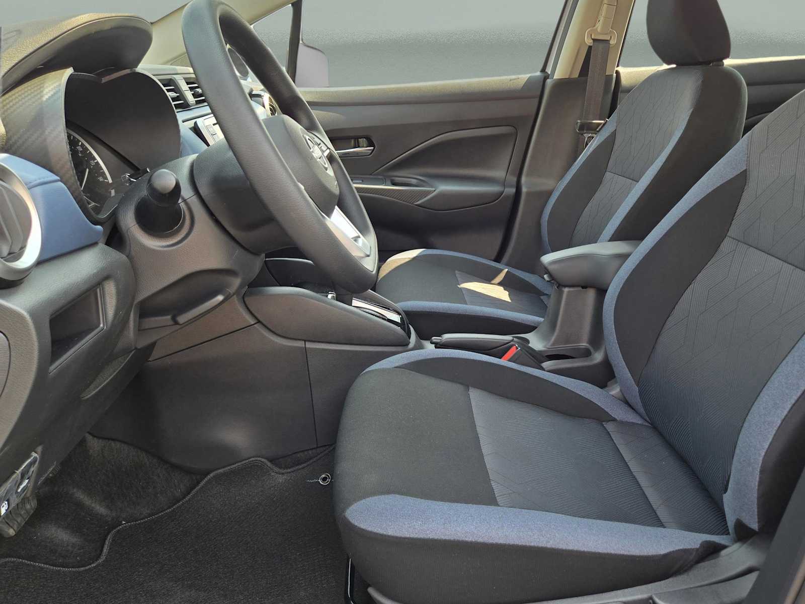 2025 Nissan Versa SV photo 19