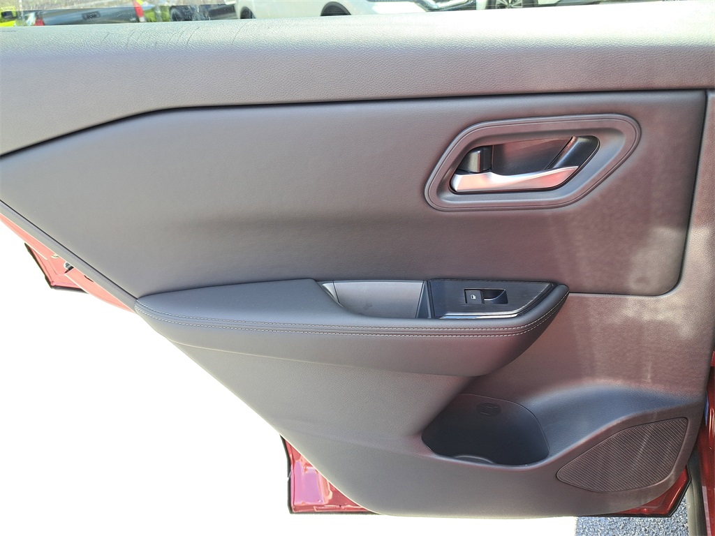 2026 Nissan Rogue SV photo 13