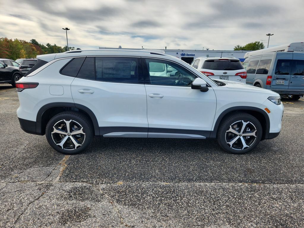 2025 Volkswagen Tiguan SE photo 4