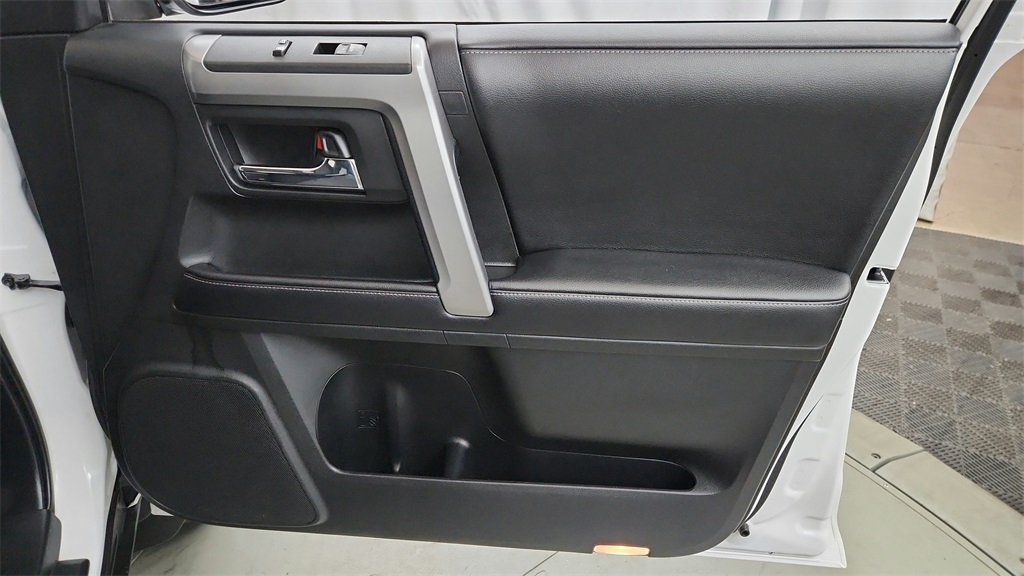 2019 Toyota 4Runner SR5 photo 11
