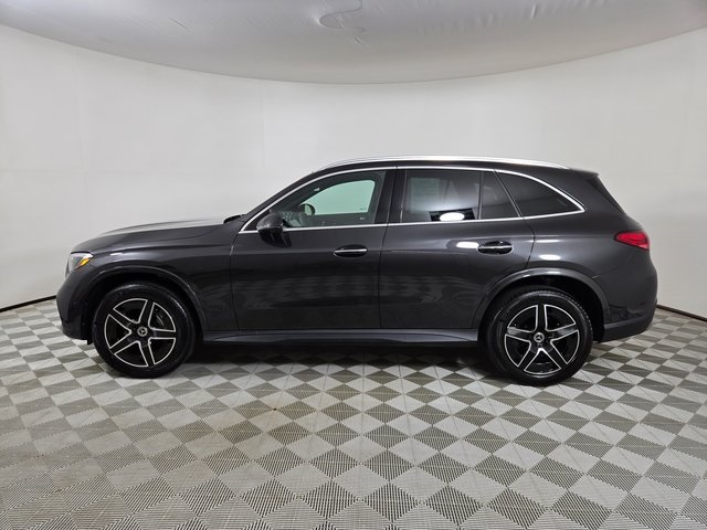2025 Mercedes Benz GLC 300 photo 4