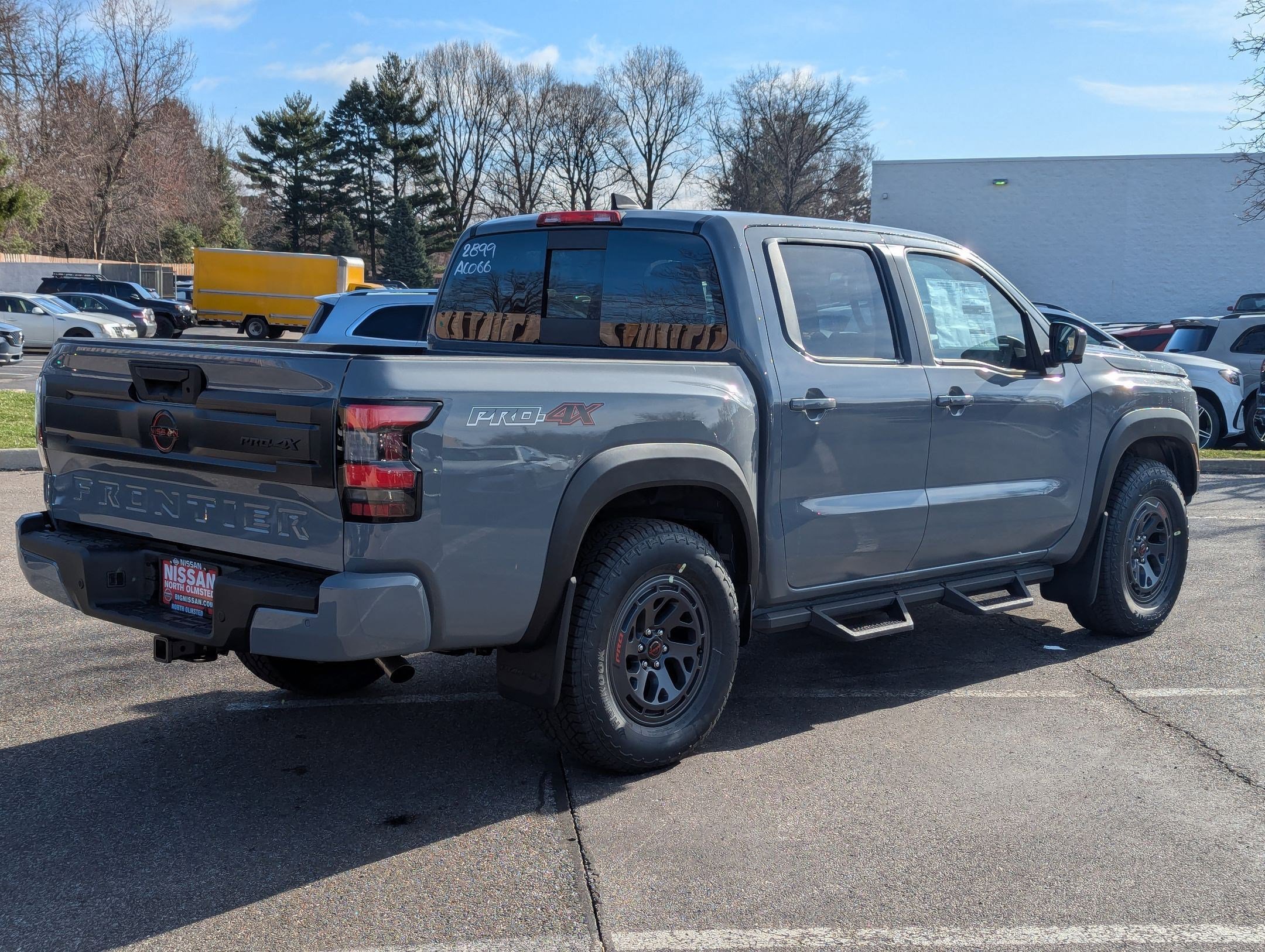 2025 Nissan Frontier PRO-4X photo 2