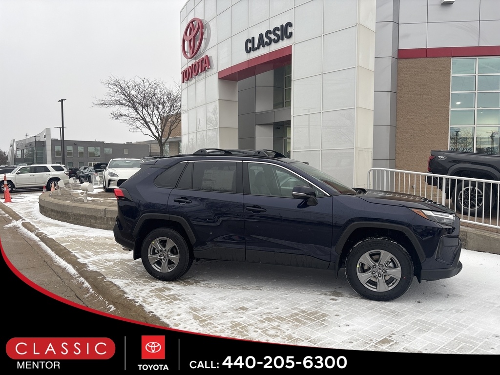 2025 Toyota RAV4 XLE's photo
