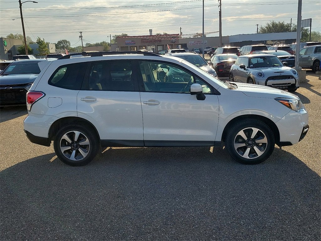 2018 Subaru Forester Premium photo 12