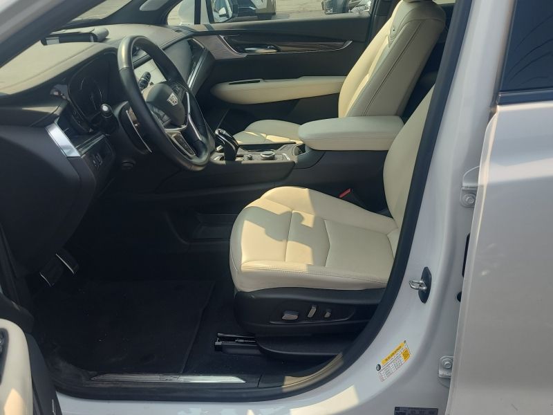 2022 Cadillac XT5 Sport photo 2