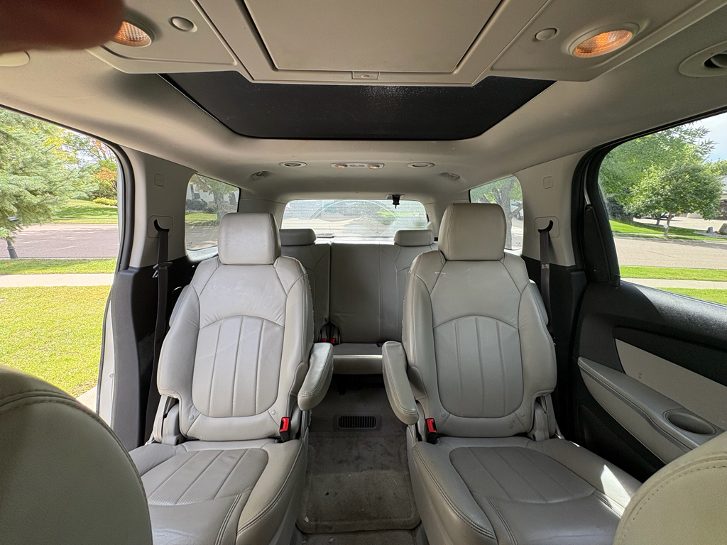 2011 Gmc Acadia SLT photo 6