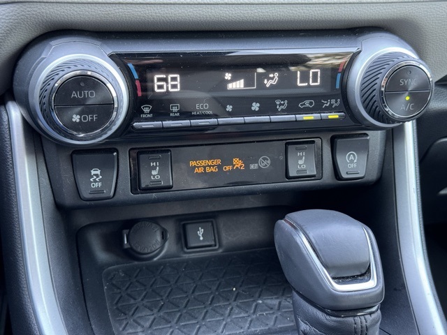 2020 Toyota RAV4 XLE Premium photo 20