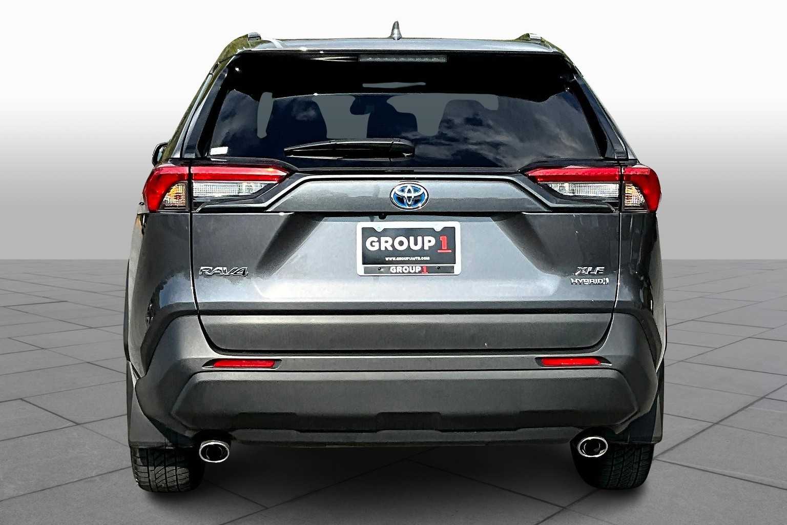 2024 Toyota RAV4 Hybrid XLE photo 4