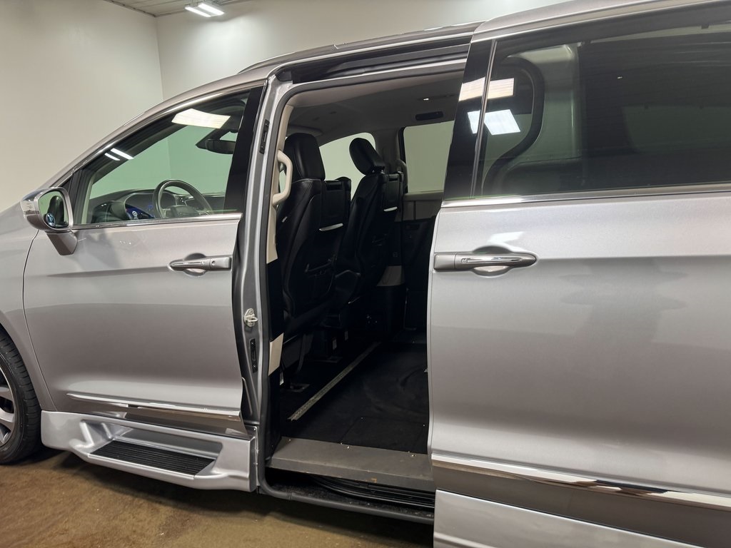 2018 Chrysler Pacifica Limited photo 6