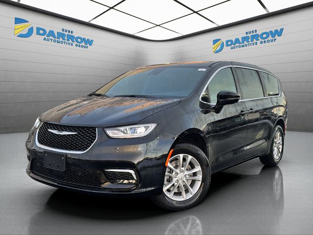 2026 Chrysler Pacifica Select's photo